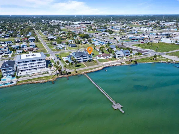 627 S Water St APT 204, Rockport, TX 78382