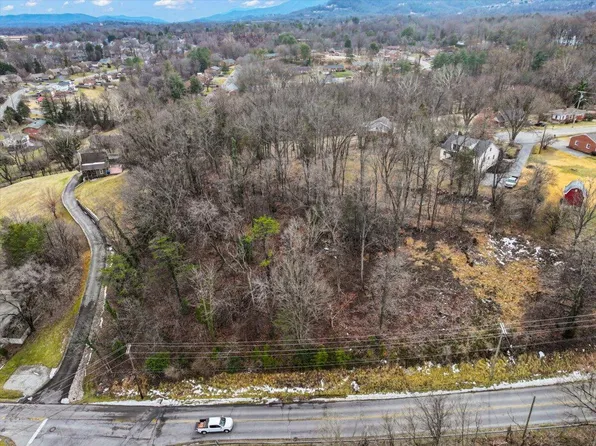 916 Homestead Dr, Salem, VA 24153