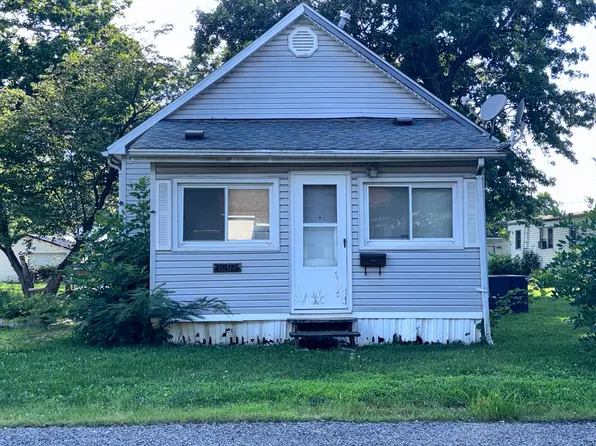 1004 S Cherry St, Centralia, IL 62801