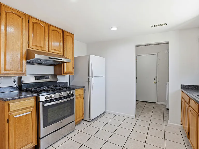 2102 Overhill Rd #A — Photo 6