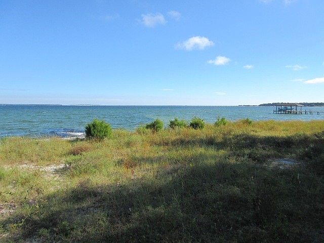 1st image of 730 Peakes Point Dr