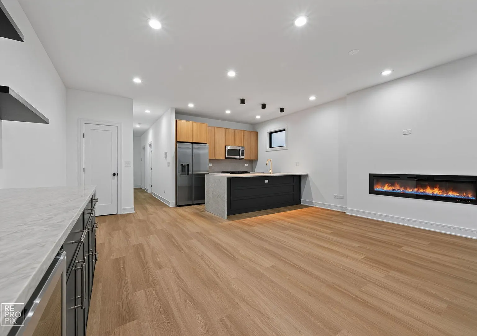 3 bed, 1300 sqft, $2,400 — Photo 3