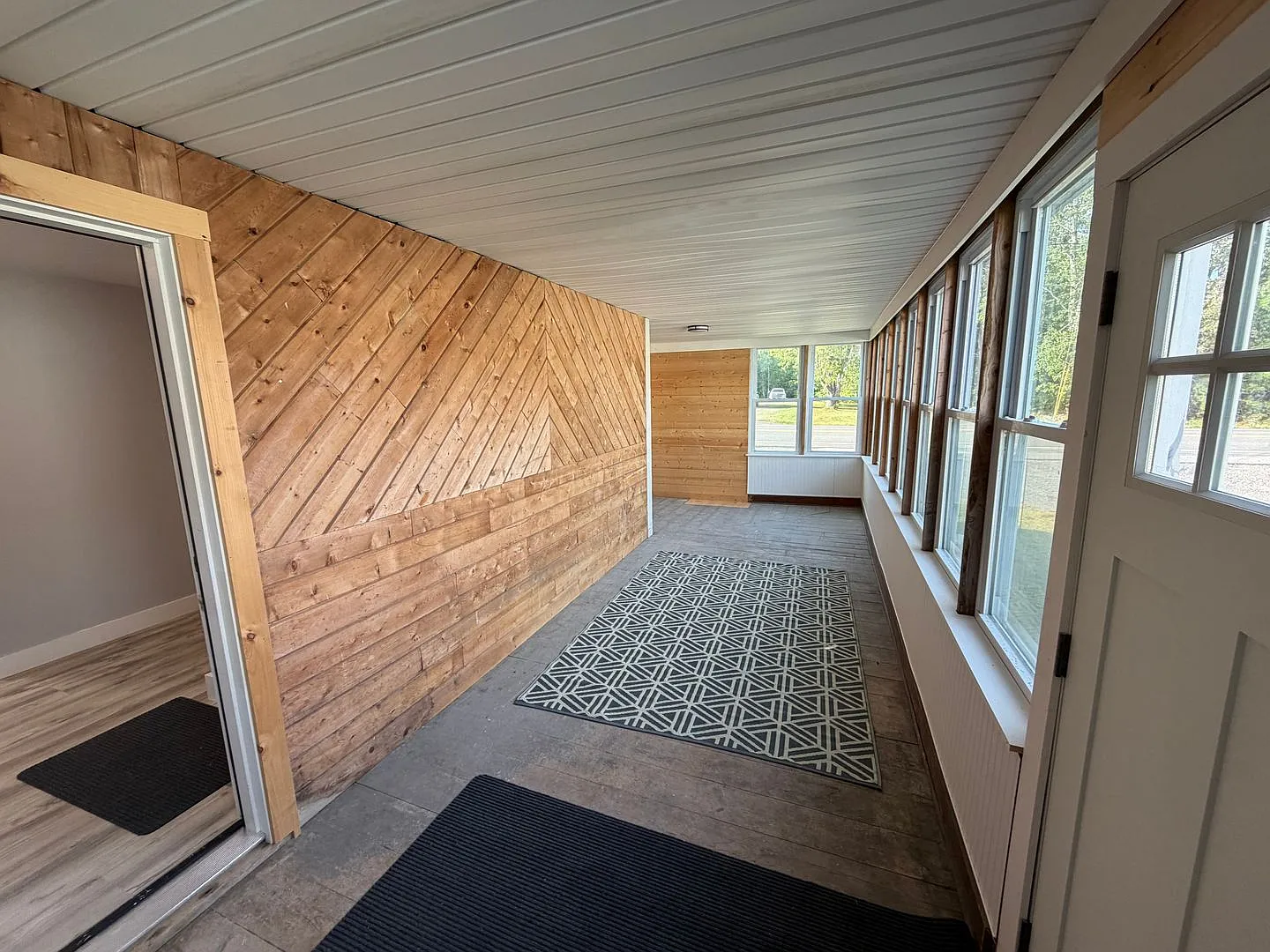 Entire home in Howland, ME (4 bed, 2 bath, 2 bay garage) Recently Renovated — Photo 2