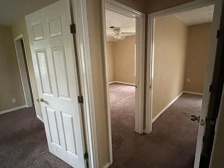 257 Roxton Ln — Photo 7