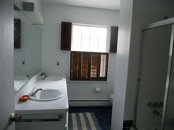 4th image of 8 Quantuck Bay Ln