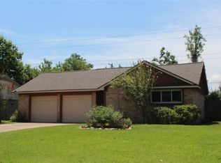 2307 Kingsway Dr, League City, TX 77573