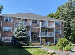 10 Karen Cir APT 2, Billerica, MA 01821