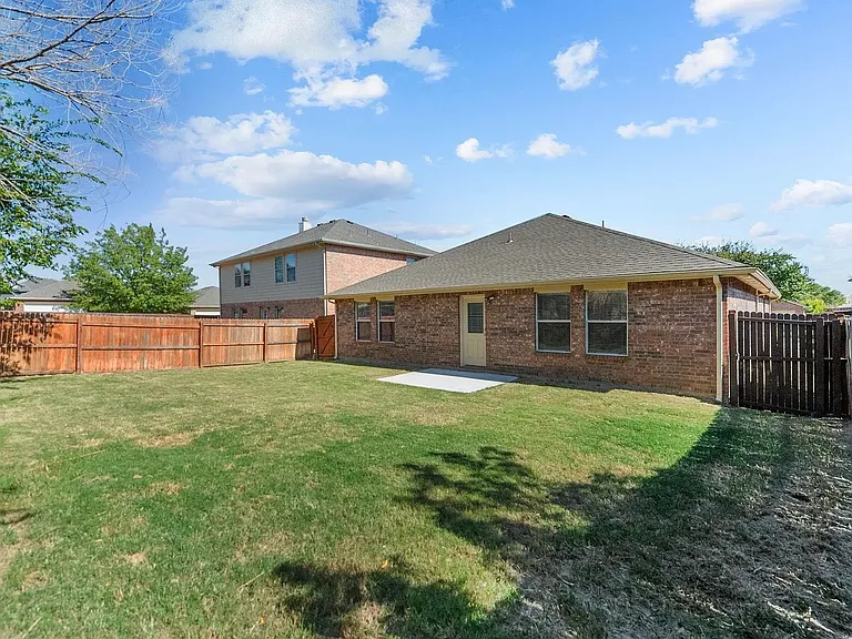 1445 Water Lily Dr — Photo 2