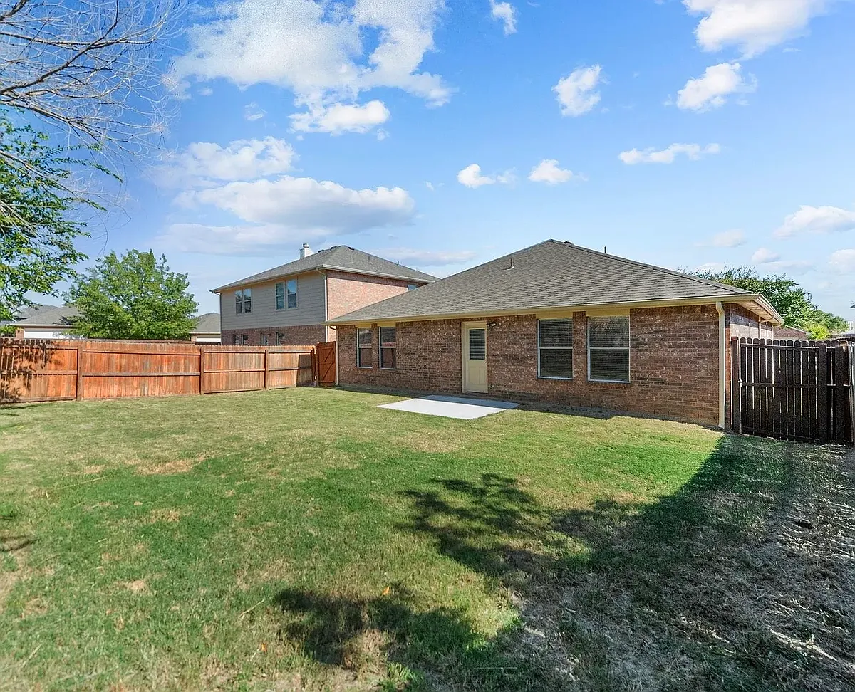 Building Photo - 1445 Water Lily Dr