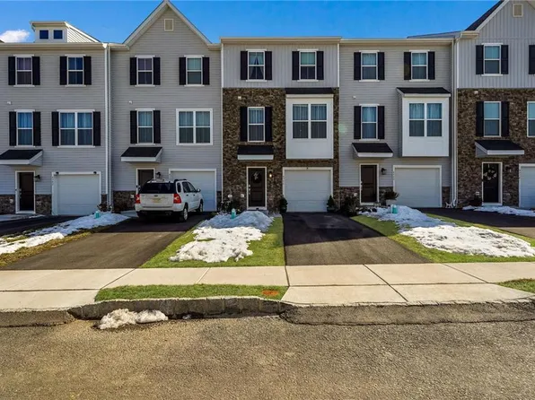 4906 Brookside Ct, Coopersburg, PA 18036