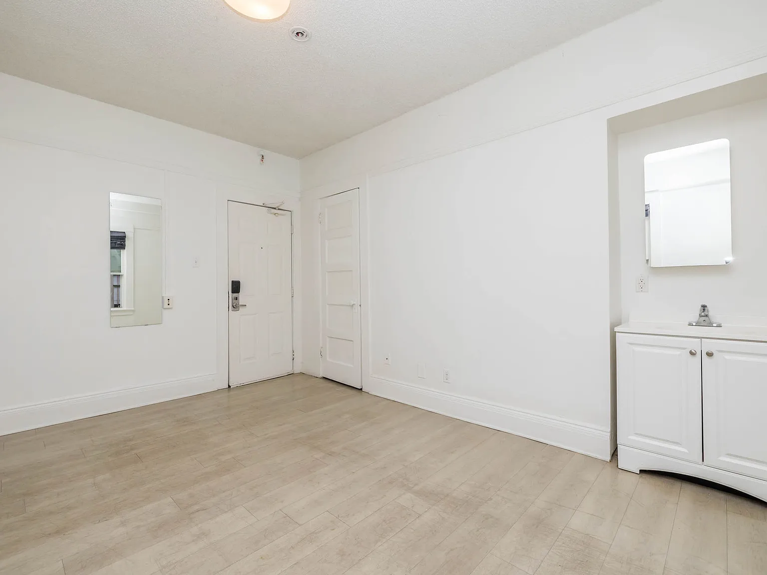 Studio, 170 sqft, $1,200 — Photo 2