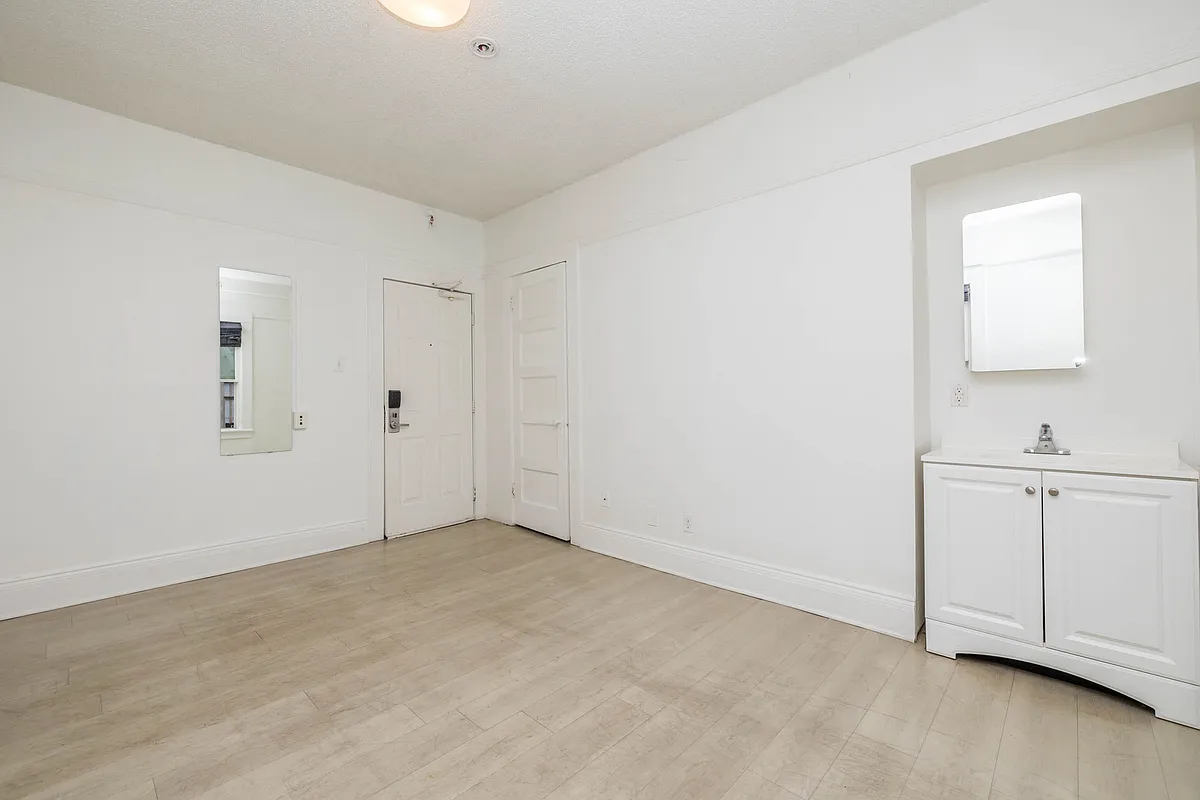Building Photo - 581 Ofarrell St #110