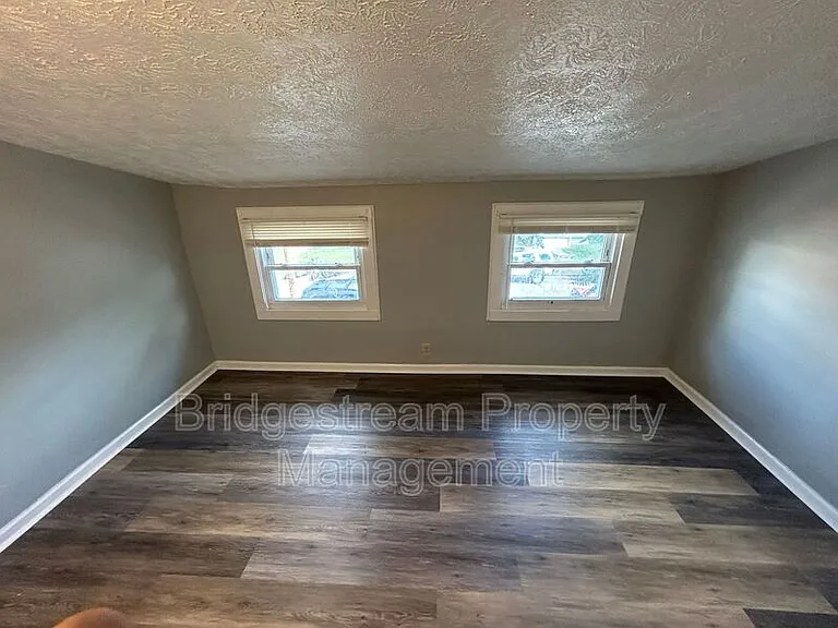 51 S Sperling Ave — Photo 3