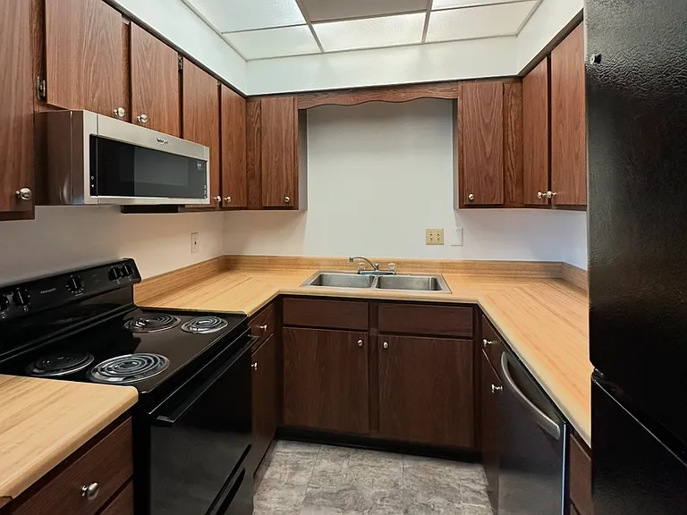 525 E Pine St — Photo 8