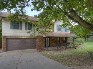 3440 S Rolling Oaks Dr, Tulsa, OK 74107