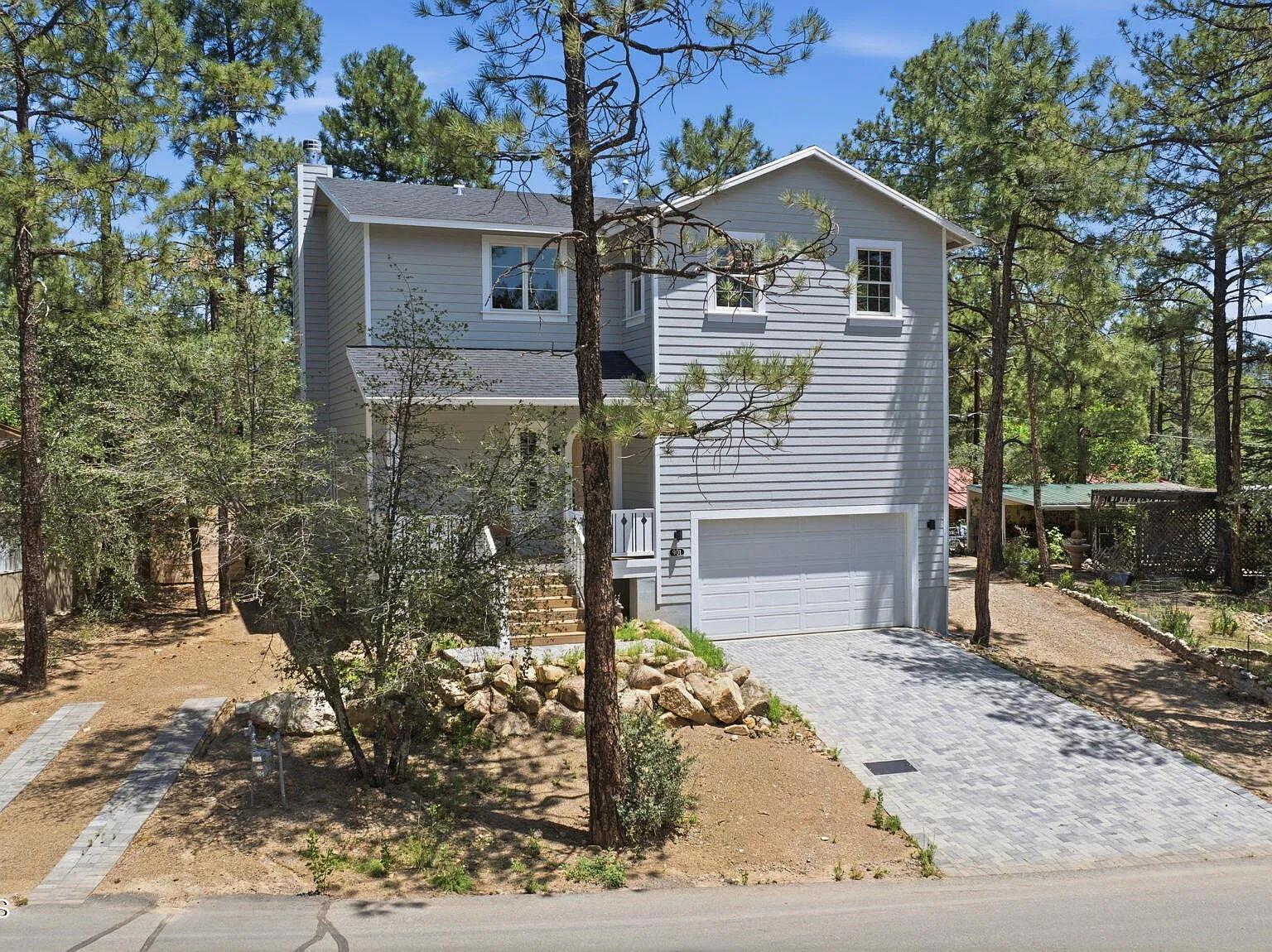 5 bed, 3.0 bath, 2558 sqft, $3,400 — Photo 2