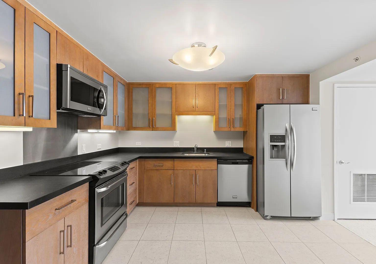 Great Location in the Heart of Honolulu ~ Pacifica Honolulu 3804 — Photo 3