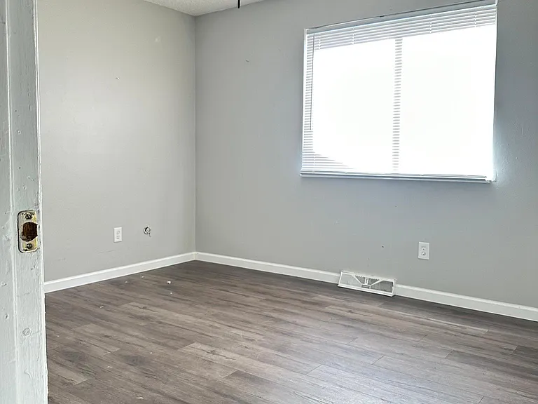16832 E 13th Ave — Photo 12