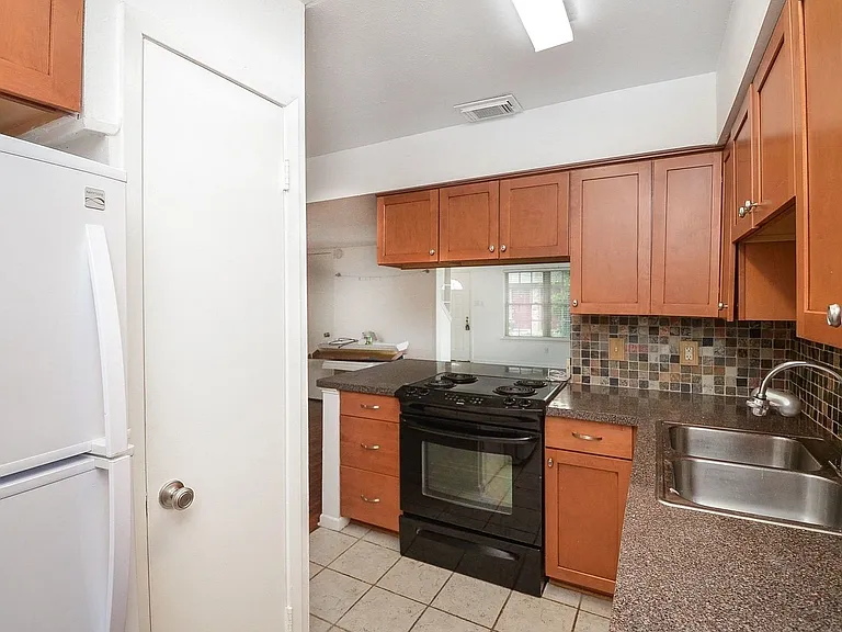 515 Tallowood Rd #1 — Photo 8