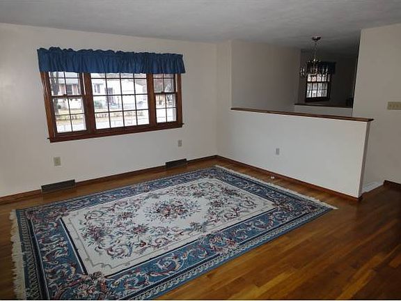 4th image of 17 Thomas Dr