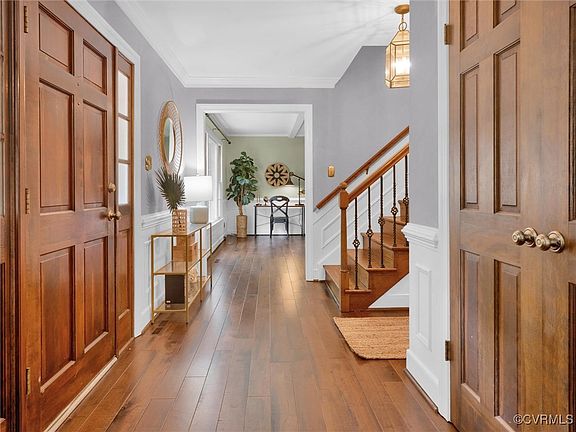 4th image of 260 Avebury Dr