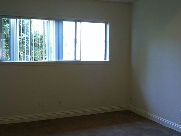 3rd image of 4495 Clairemont Dr APT 6