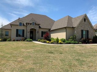 520 W Lakeview Dr, Sapulpa, OK 74066