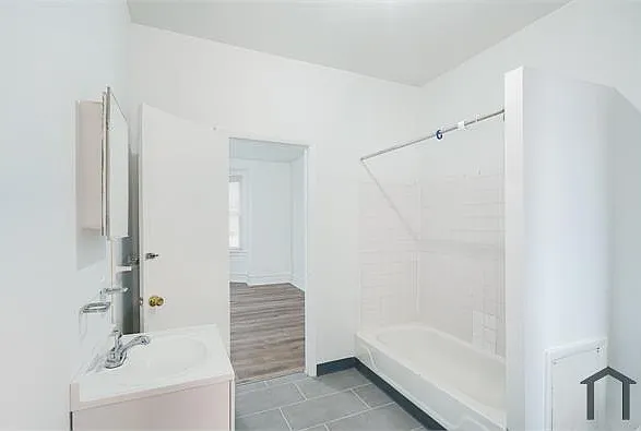 4039 N Broad St — Photo 4