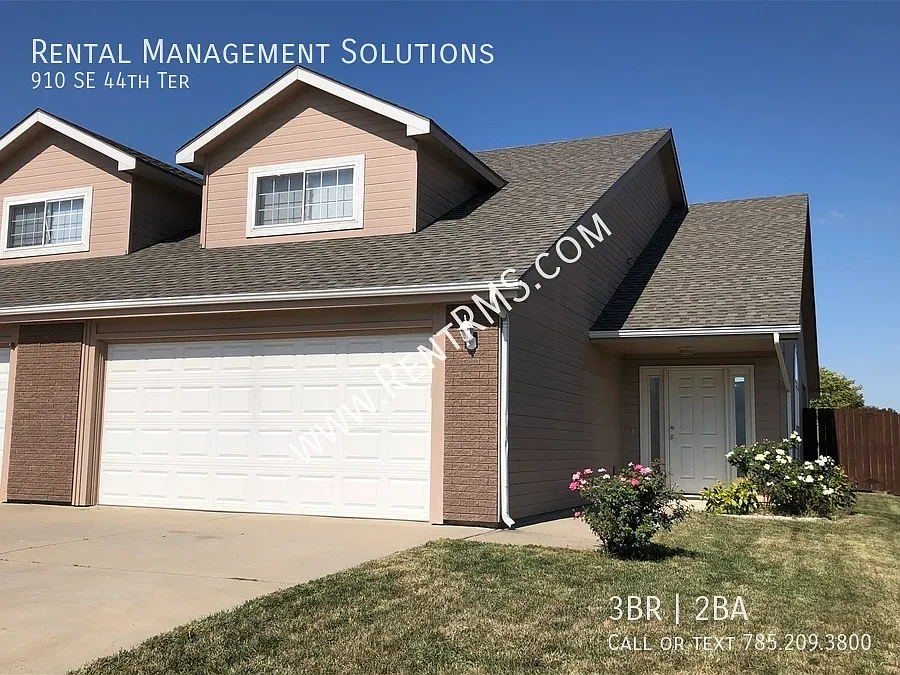 *Shawnee Heights School District* 910 Se 44th Ter- 3 Bed/2 Bath Duplex — Photo 1