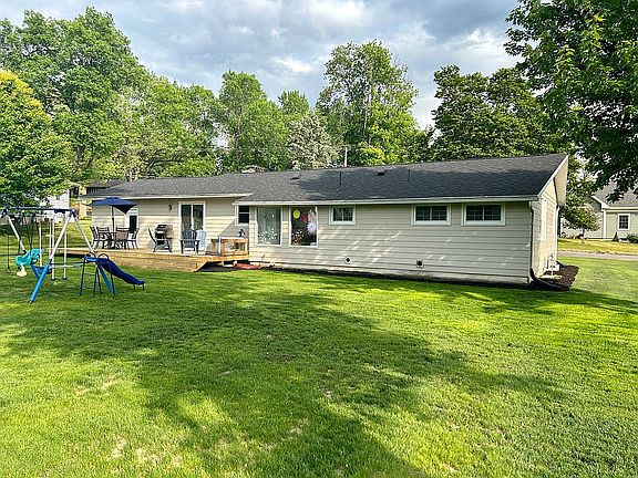 2nd image of 21 Fairlane Dr