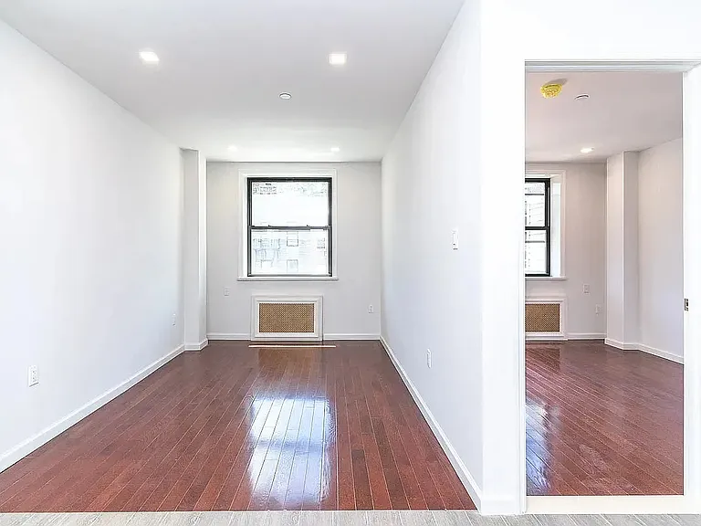 323 49th St #4A — Photo 2