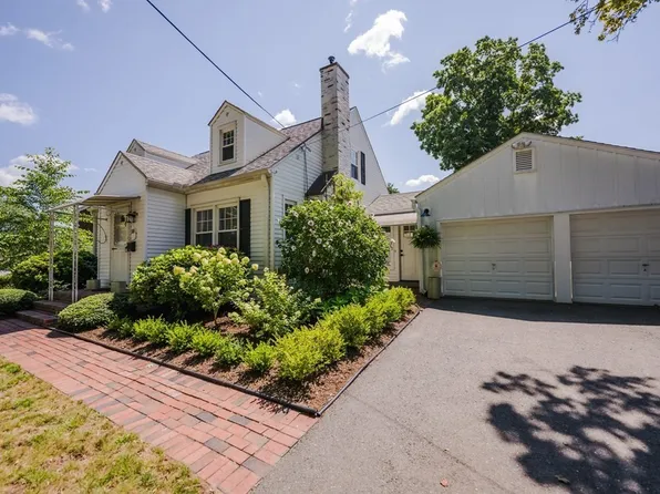 55 Beaufort Cir, Springfield, MA 01104