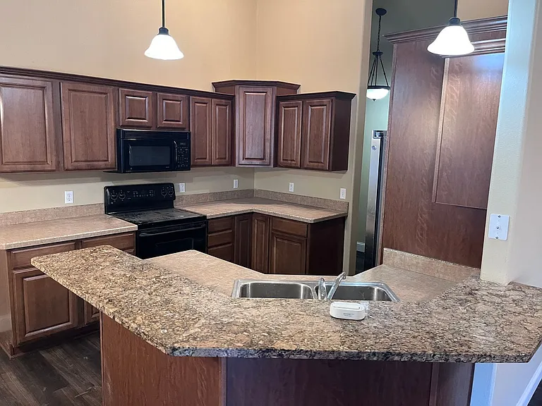 3285 Banff Ave — Photo 10
