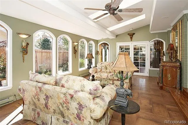 5 bed, 4692 sqft, $4,000 — Photo 2