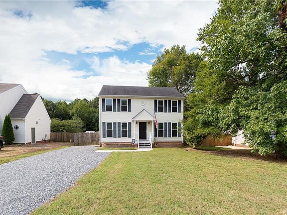 3rd image of 8029 Dominion Park Dr