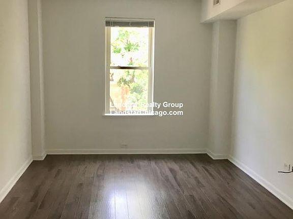4th image of 925 W Carmen Ave APT 3H