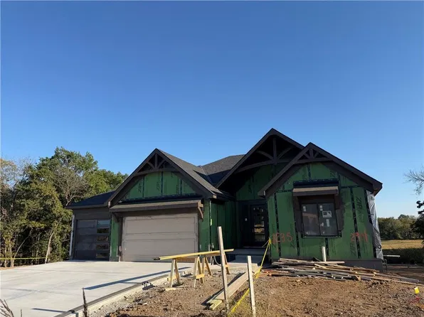 1235 Foxtrot Ln, Greenwood, MO 64034