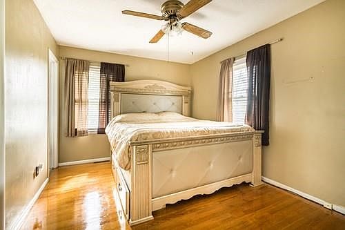 4th image of 11809 Fuller Ave