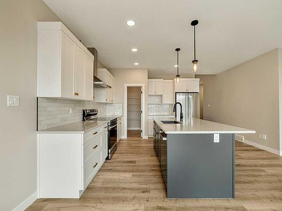 5th image of 103 Riverford Close W