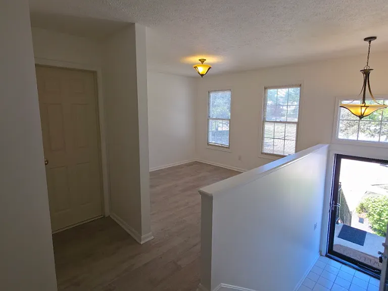 8114 Chester Pkwy — Photo 16