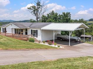 14 Whataview Dr, Candler, NC 28715