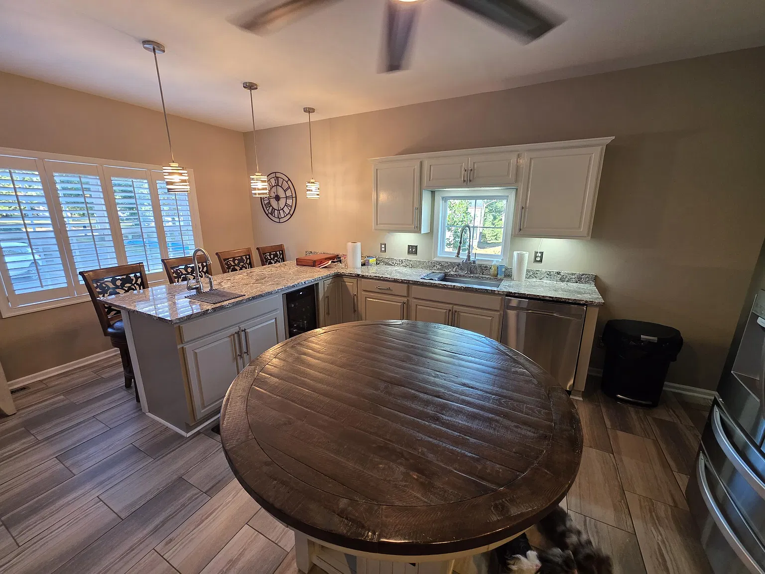 3 bed, 3.5 bath, 2340 sqft, $3,700 — Photo 4