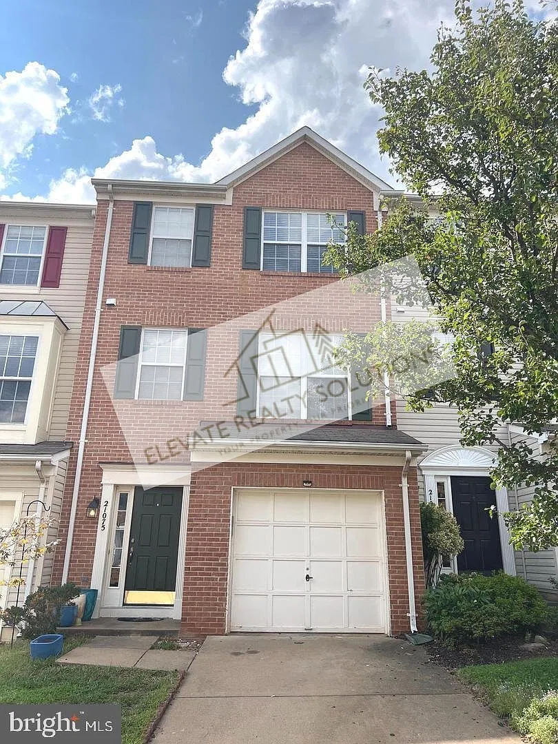3 bed, 2.5 bath, 1795 sqft, $3,000 — Photo 1