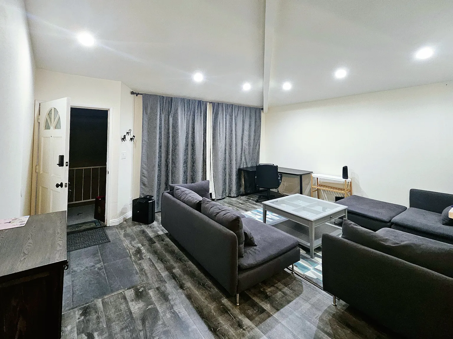 2 bed, 1044 sqft, $2,950 — Photo 2