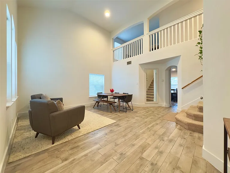 1404 Laguna Cv — Photo 3