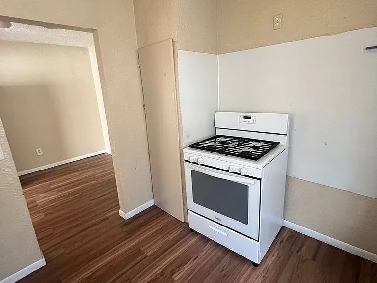 3105 S Harrison St — Photo 10