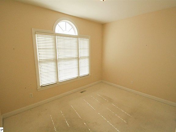 4th image of 203 Redspire Dr
