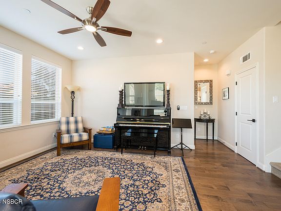 3rd image of 625 Agapanthus Way