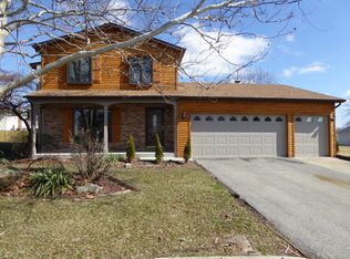 915 Lacrosse St, Carol Stream, IL 60188