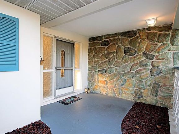4th image of 1522 Santa Monica Dr